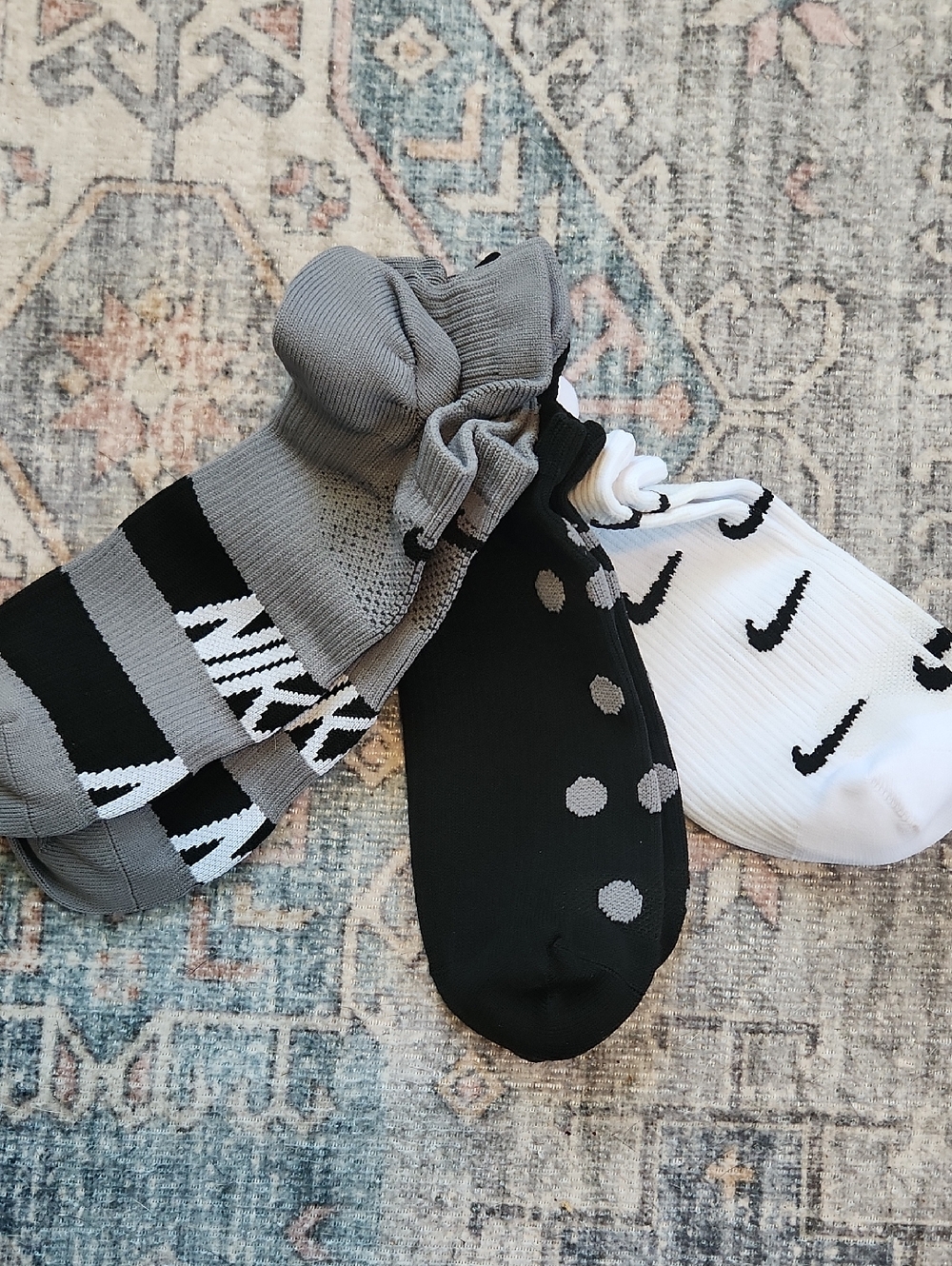 Nike 3-Pack Athletic Crew Socks in Black, Gray & White